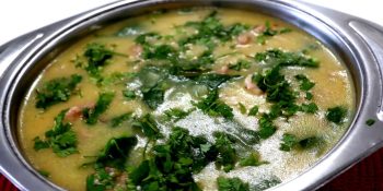Sopa de fubá com couve