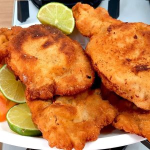 Bisteca de porco à milanesa que é um verdadeiro espetáculo de maciez e sabor