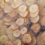 Banana verde frita bem sequinha pra você se surpreender com tanto sabor