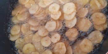 Banana verde frita
