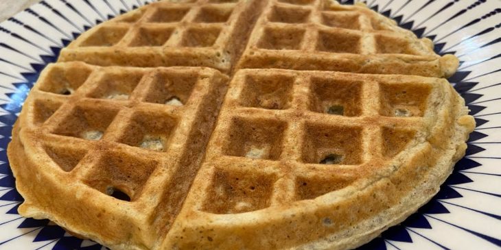 Waffle de banana e aveia bem levinho para quem quer algo rápido e gostoso