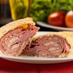 Pastel de mortadela bem delicioso e fácil de fazer para provar hoje mesmo