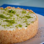 Torta de limão com massa de biscoito mega fácil de fazer e que fica mesmo uma delícia