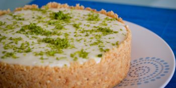 Torta de limão com massa de biscoito