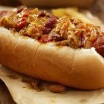 Cachorro-quente com queijo e bacon