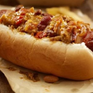 Cachorro-quente com queijo e bacon