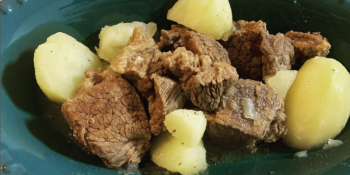 Costela cozida com batata simples
