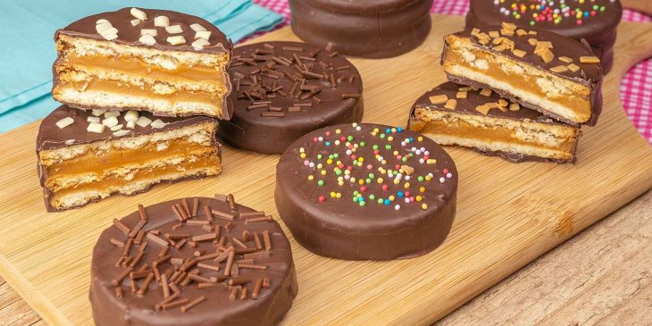 alfajor com bolacha Maria