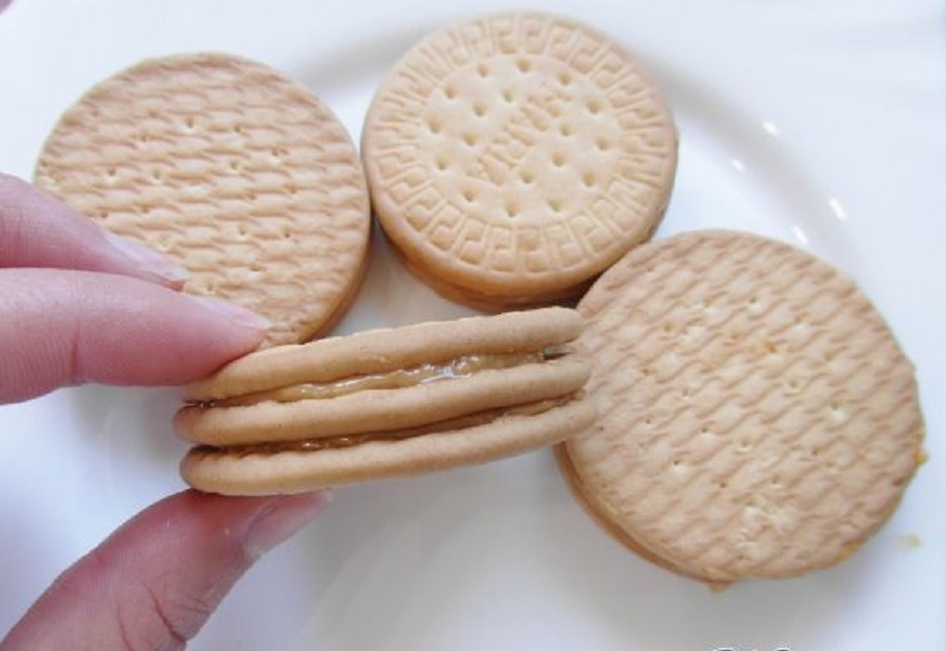 alfajor com bolacha Maria