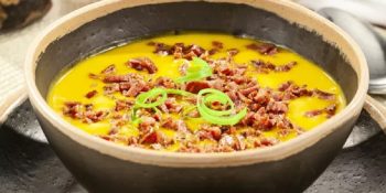 Caldo de abóbora com calabresa