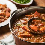 feijão com bacon e calabresa - A carne que o mundo prefere