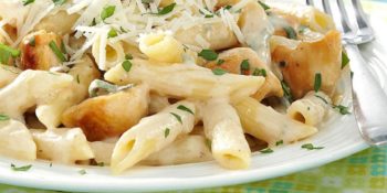 Macarrão com frango cremoso