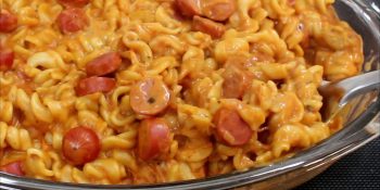 Macarrão com salsicha na panela de pressão
