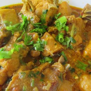 Essa galinha guisada na pressão é a receita que nossas avós amam fazer
