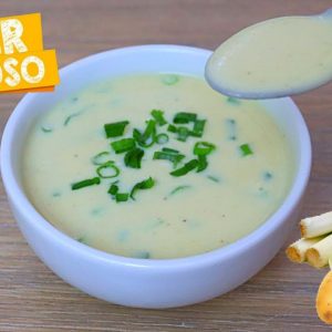 Esse caldo de alho poró merece um prêmio por ser tão gostoso e fácil