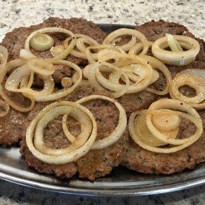 Essa receita de bife de carne moída é tão prática que você vai fazer sempre