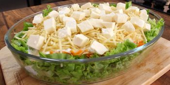 Salada de frango crocante