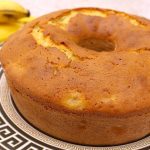 Maravilhoso bolo de banana de liquidificador prático pra fazer com poucos ingredientes