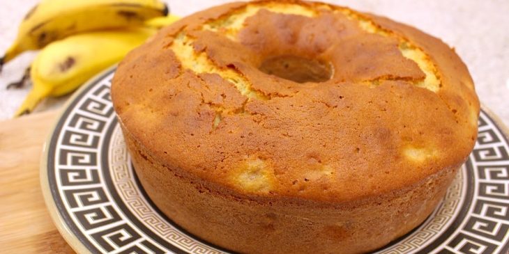 Maravilhoso bolo de banana de liquidificador prático pra fazer com poucos ingredientes