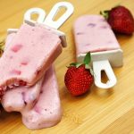 Sobremesa sucesso das crianças: picolé de morango no copinho mega prático de fazer