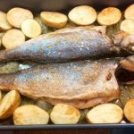 Como fazer um robalo assado igual aos feitos na praia: receita fácil demais