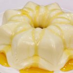 Flan de gelatina com leite condensado e creme de leite: adeus aos pudins que demoram
