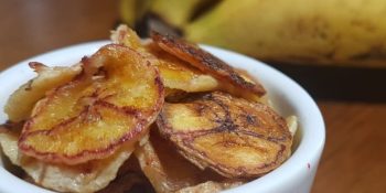 Chips de banana na airfryer