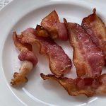 Bacon na airfryer do jeito mais fácil, crocante e saudável que você pode provar na vida
