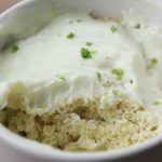 Bolo de caneca fit para matar aquela fome que deu no meio da noite