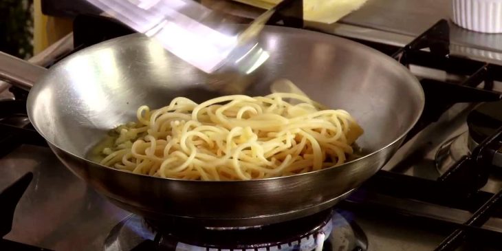 Macarrão para uma pessoa: fazendo uma comidinha gostosa para uma refeição sem exagero