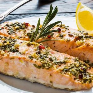 salmão com alcaparras