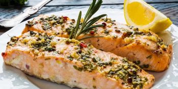 Salmão com alcaparras