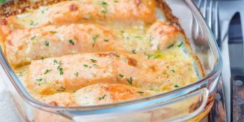 Salmão no forno com batatas para surpreender no jantar