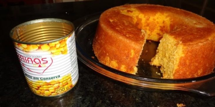 Receitinha de milhões de bolo de milho de lata no liquidificador que é o mais fofo do mundo