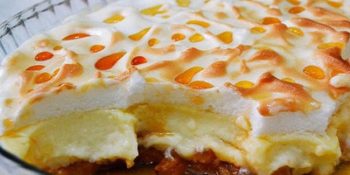 Torta de banana com suspiro