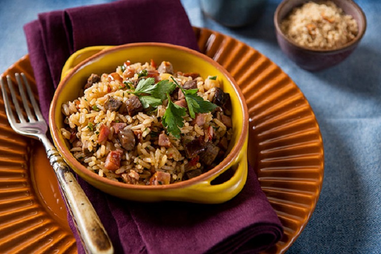 Arroz carreteiro com sobras de churrasco