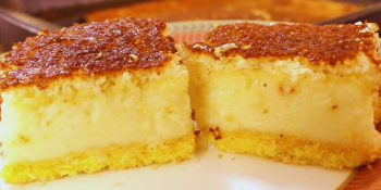 Bolo de fubá com leite condensado
