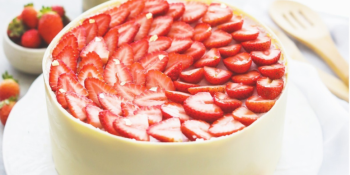 Bolo de morango com leite ninho