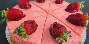 Bolo mousse de morango