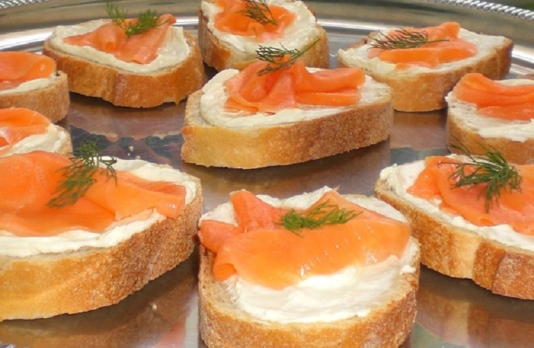 Canapés de salmão defumado