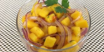 Ceviche de peixe branco com manga