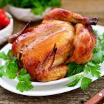 Frango inteiro com creme de cebola