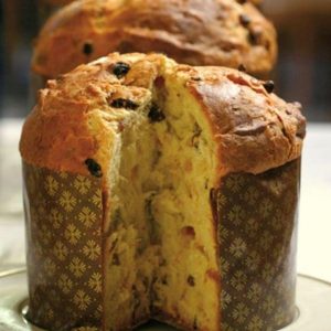 Panetone com nozes e frutas