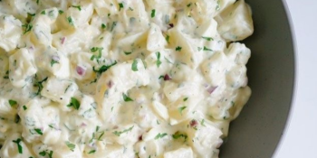 Salada de batata com ovo e maionese