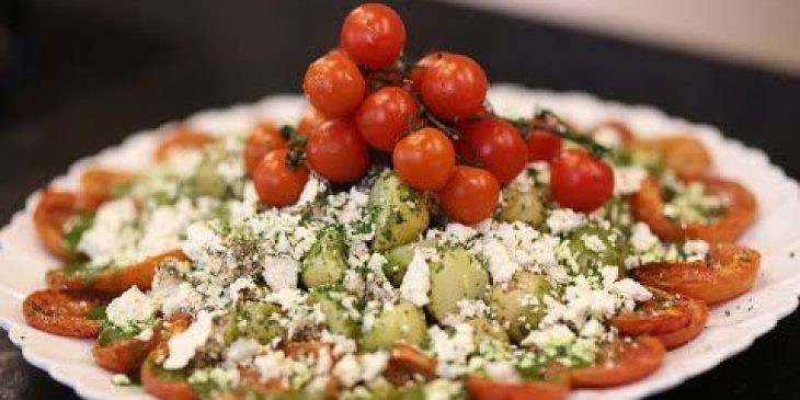 Salada cobb é a receita mais bonitas das mesas de festa de fim de ano