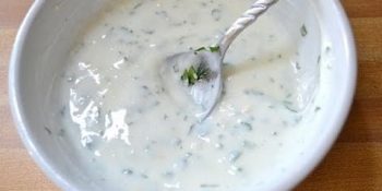 Molho de iogurte com hortelã