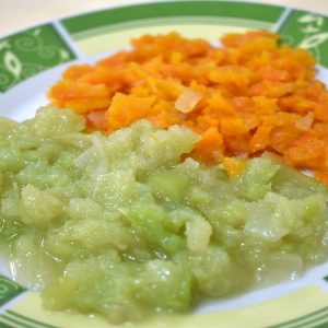 Papinha de cenoura para bebê muito fácil e que fica com um sabor incrível