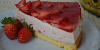 Mousse de morango com calda