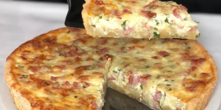 Esse quiche de calabresa é a coisa mais deliciosa que você vai provar