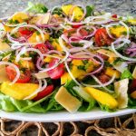 Salada colorida para servir a mais saudável que existe